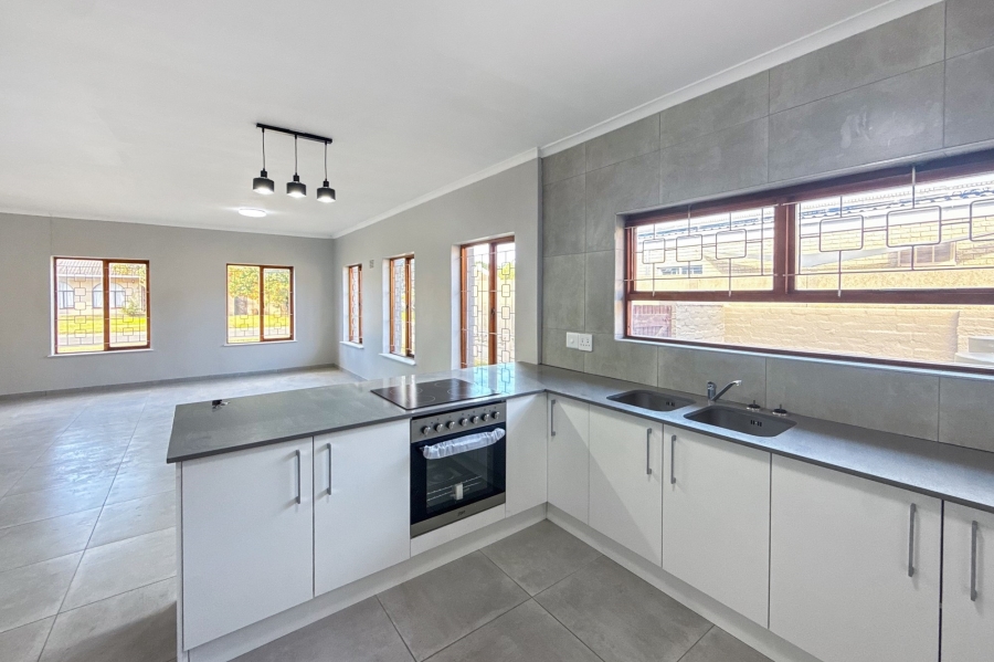 5 Bedroom Property for Sale in Monte Vista Western Cape